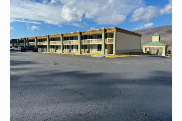 OYO Hotel Harriman image 15