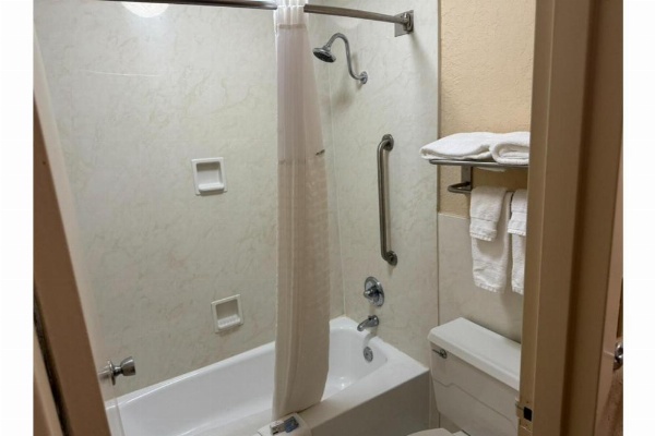 OYO Hotel Harriman image 20