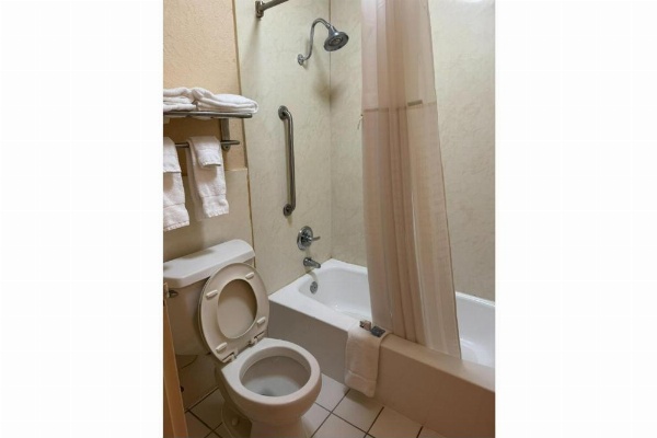 OYO Hotel Harriman image 21